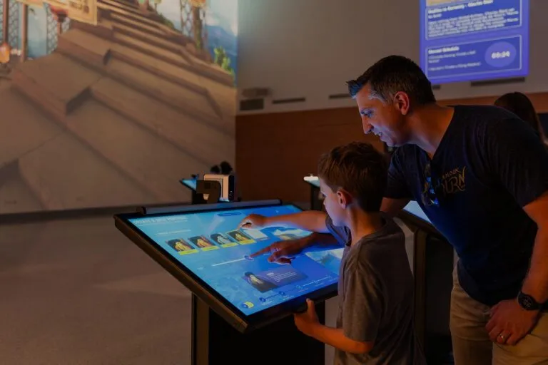 Сенсорні кіоски (Touch kiosks) для музеїв підвищують увагу відвідувачів до 30%